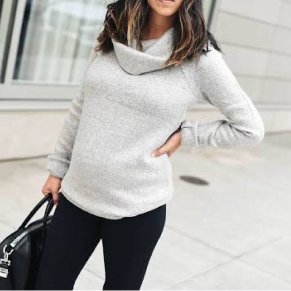Ingrid & Isabel maternity sweater bundle